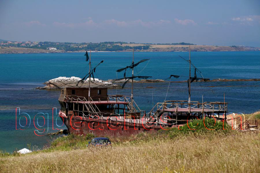 This famous restaurant in Ahtopol is in the form of pirate ship.