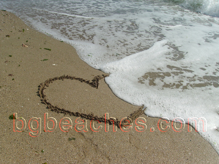 This is a photo sent by a young photographer expressing her love to the sea, or at least that's what we think :)