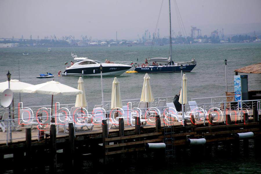 The luxury restaurant at Galata's beach offers a wonderful view of Varna. The easiest way to get here is by yacht :)
