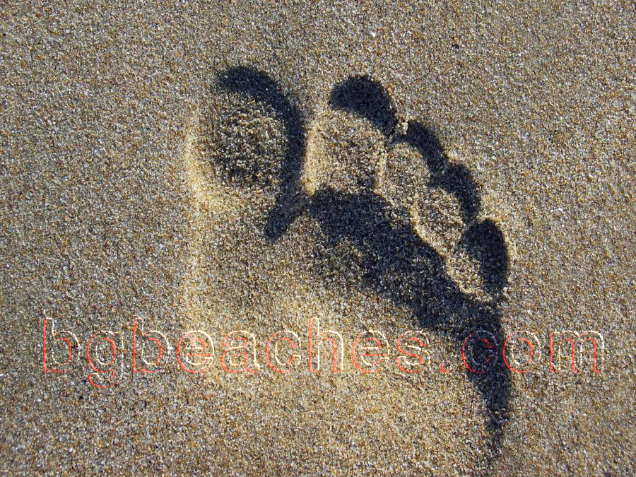 Пясъкът на Иракли е невероятно ситен и приятен за усещане. Не може да става и сравнение с едрия, изкуствен пясък, който е на повечето прехвалени гръцки плажове.