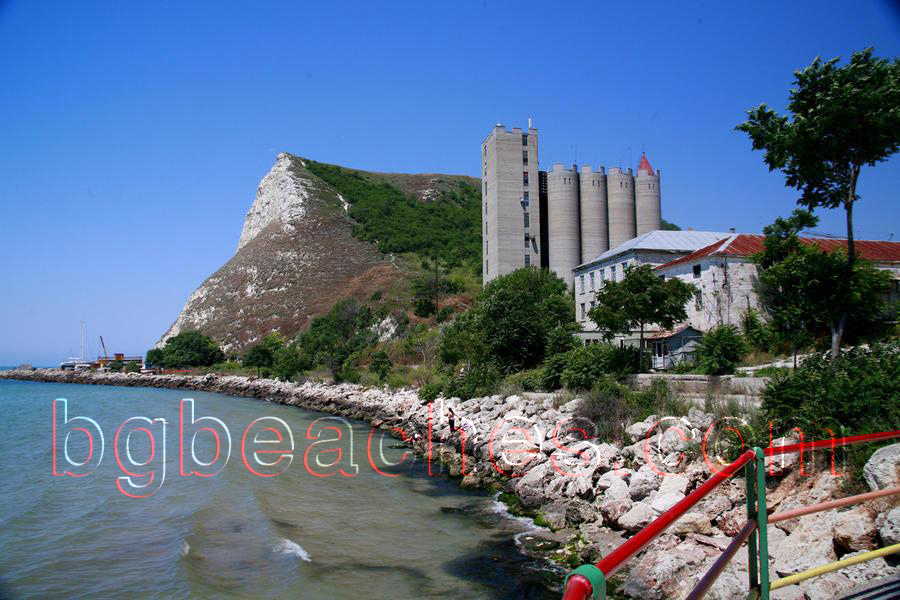 In fact, this is not a castle. But nothing is what it seems in Kavarna.
