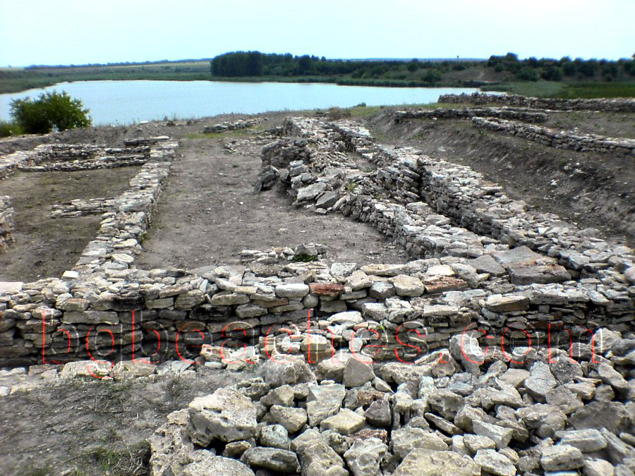 Дуранкулак е известен също и с археологичните си разкопки. Тук може да намерите архичните останки на земеделци от преди 5 000 г. преди Христа.