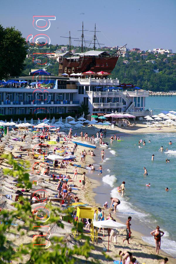 Кораб-ресторант "Сириус" се намира върху хотел "Сириус Бийч". Гледката към морето е невероятна.