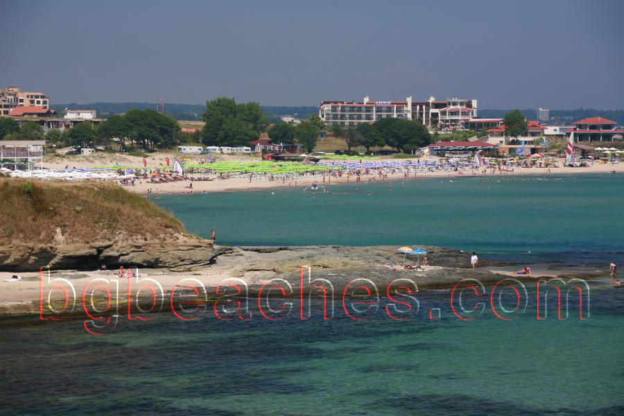 The central beach in Lozenets is wide and well-organized. It is most famous with its wind-surf schools.